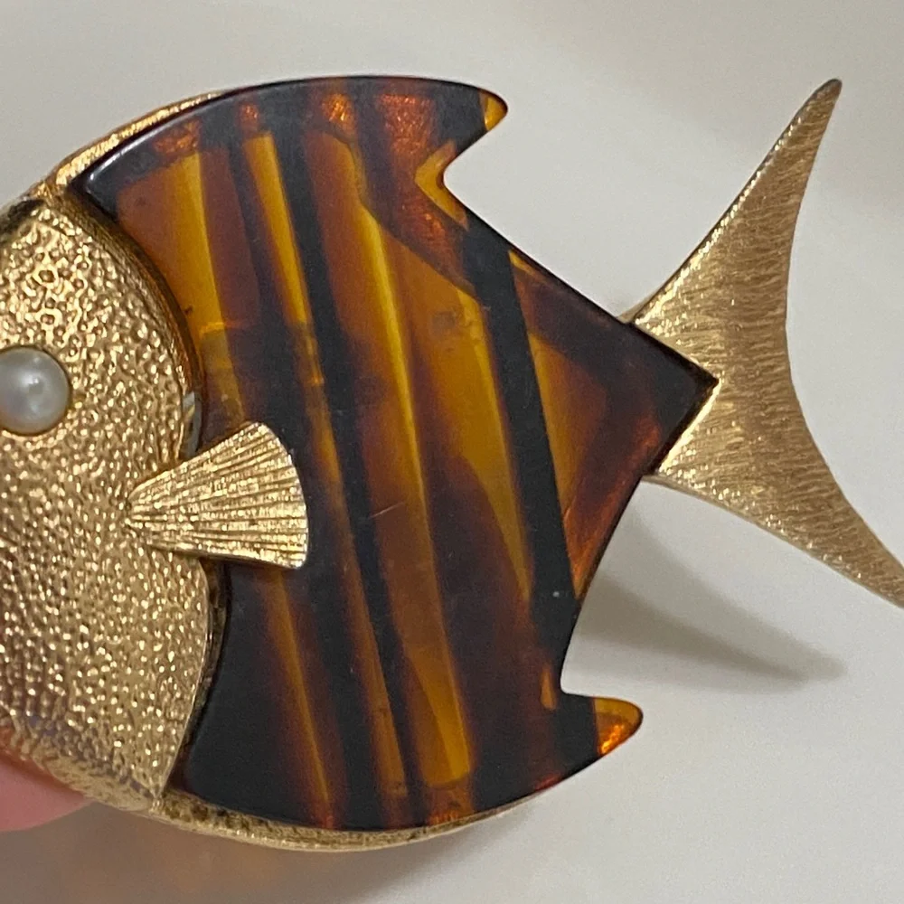 Sarah Coventry Gold Tone Fish Pendant Necklace with Tortoiseshell Accent
